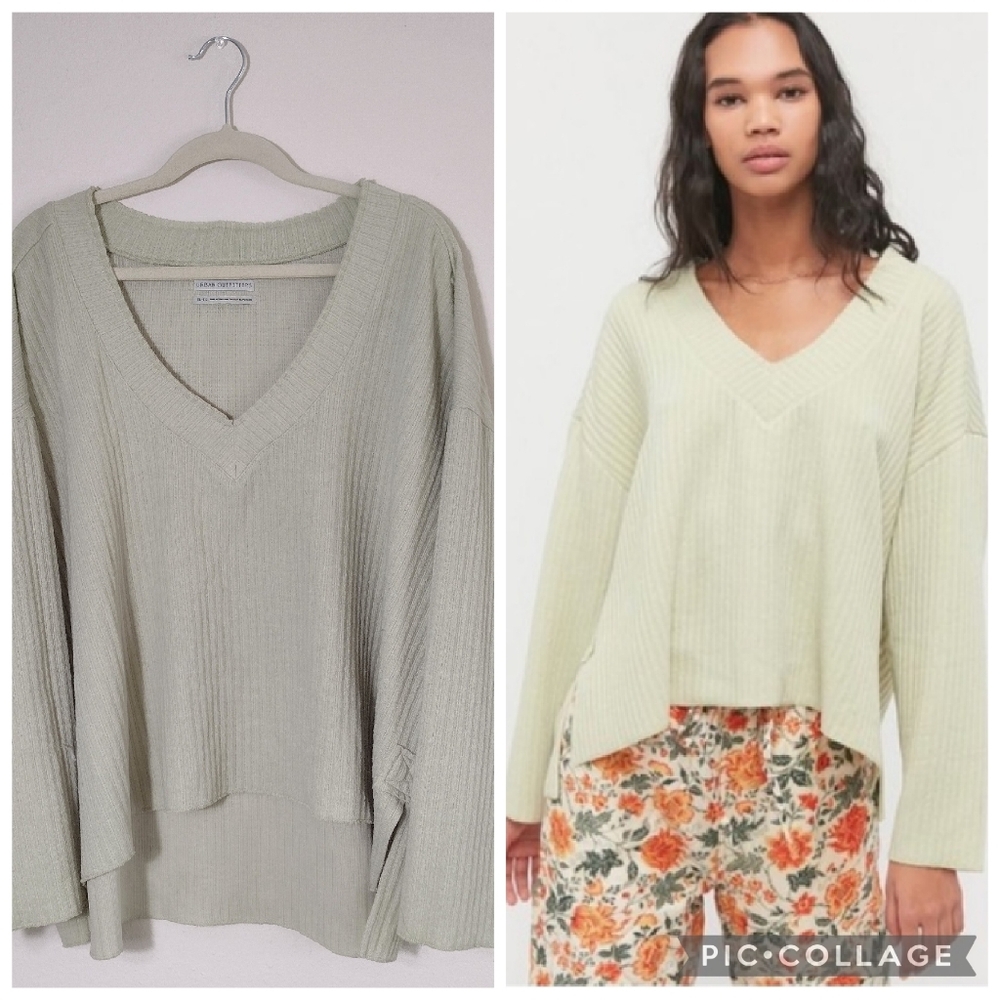 Urban Outfitters Light Green Slouchy V-Neck Anka Pullover Sweater Size XL